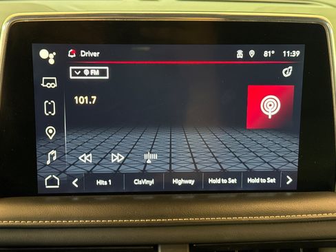 Used 2023 GMC Yukon XL SLT AWD/4WD image 25