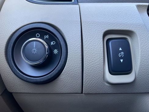 Used 2014 Ford Taurus SE image 17