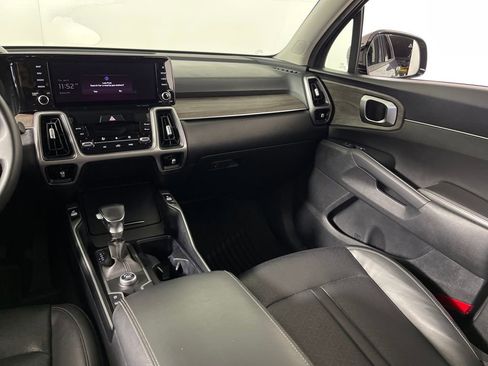 Used 2022 Kia Sorento EX w/ Panoramic Sunroof Package image 17