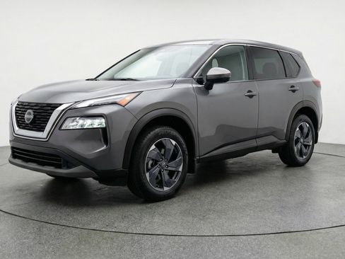 Used 2025 Nissan Rogue SV image 3