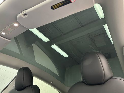 Used 2023 Tesla Model Y Long Range image 37