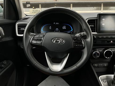 Used 2025 Hyundai Venue SEL image 33