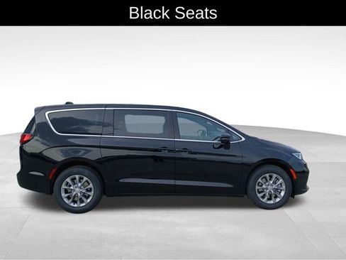 New 2026 Chrysler Pacifica Select AWD/4WD image 6
