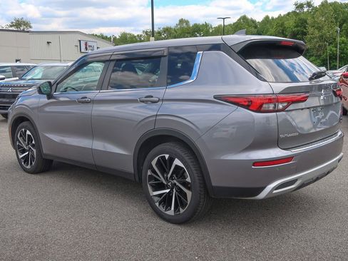 Used 2022 Mitsubishi Outlander SE AWD/4WD image 14