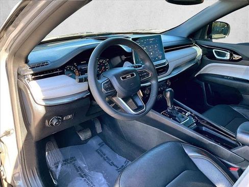 Used 2023 Jeep Compass Limited image 14