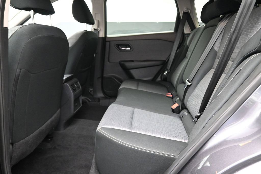 Certified 2023 Nissan Rogue SV FWD image 15