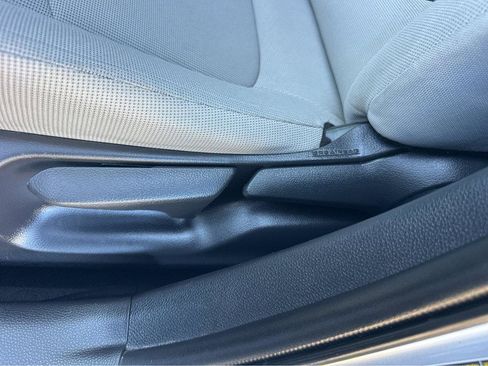 Used 2020 Toyota Corolla LE w/ Carpet Mat Package (TMS) image 30