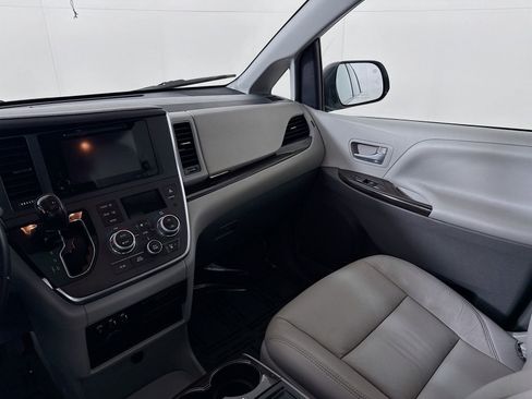 Used 2015 Toyota Sienna XLE w/ XLE Navigation Package AWD/4WD image 23