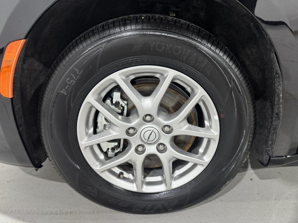 Used 2025 Chrysler Pacifica Select FWD image 9