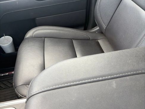 Used 2024 Chevrolet Silverado 1500 LT Trail Boss w/ LT Trail Boss Premium Package AWD/4WD image 17