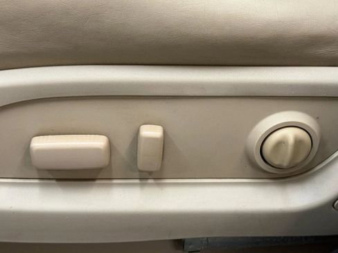 Used 2011 GMC Acadia Denali image 24