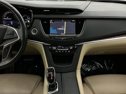 Used 2018 Cadillac XT5 Luxury w/ Driver Awareness Package FWD image 30