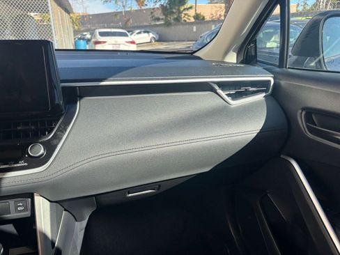 Used 2025 Toyota Corolla Cross LE image 35