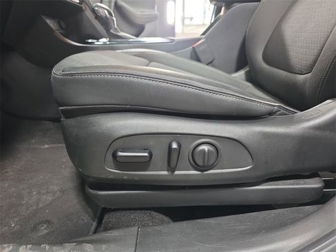 Used 2022 Buick Encore GX Select w/ Sport Touring Package image 27
