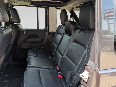 Used 2021 Jeep Wrangler Unlimited Sahara AWD/4WD image 31