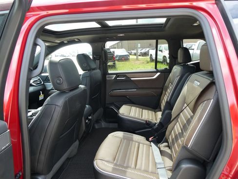 New 2026 GMC Acadia Denali Ultimate AWD/4WD image 13