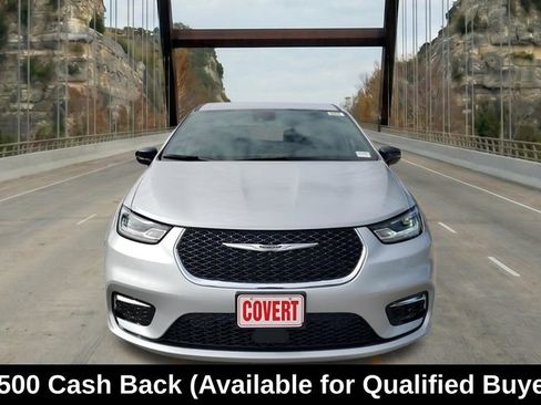 New 2026 Chrysler Pacifica Select image 2