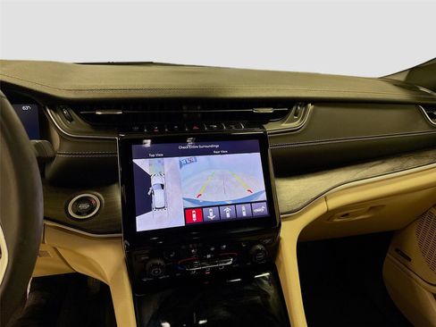 Used 2023 Jeep Grand Cherokee L Limited w/ Luxury Tech Group II image 14