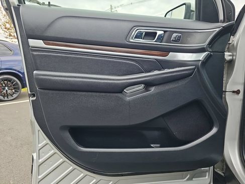 Used 2018 Ford Explorer Limited AWD/4WD image 21
