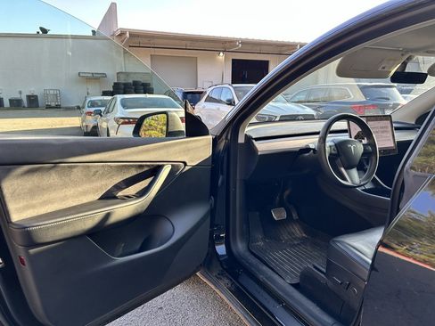 Used 2021 Tesla Model Y Long Range image 8