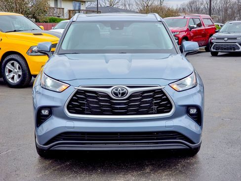 Used 2023 Toyota Highlander XLE image 4