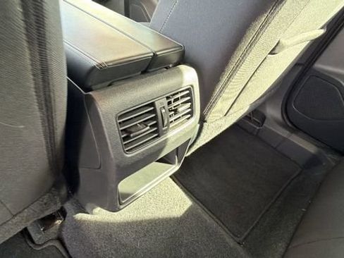 Used 2025 Nissan Rogue S image 17