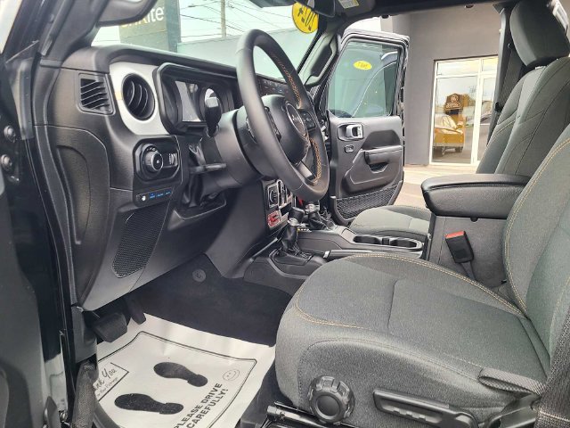 Used 2024 Jeep Wrangler Unlimited AWD/4WD image 14