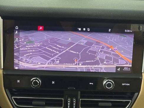 Certified 2022 Porsche Macan AWD/4WD image 20