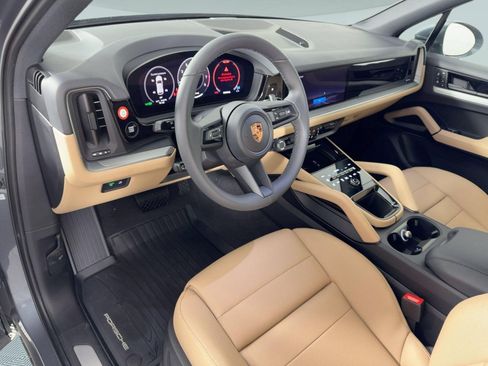 Used 2026 Porsche Cayenne AWD/4WD image 4