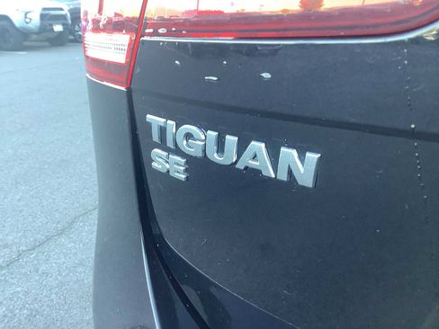 Used 2021 Volkswagen Tiguan SE AWD/4WD image 6