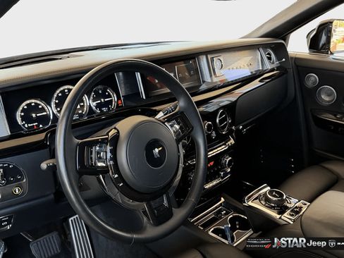 Used 2022 Rolls-Royce Phantom Sedan RWD image 40