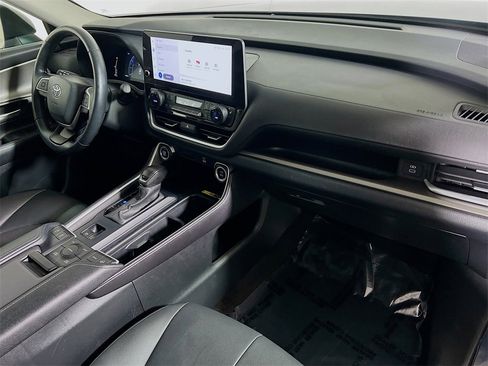 Certified 2024 Toyota Grand Highlander XLE image 27