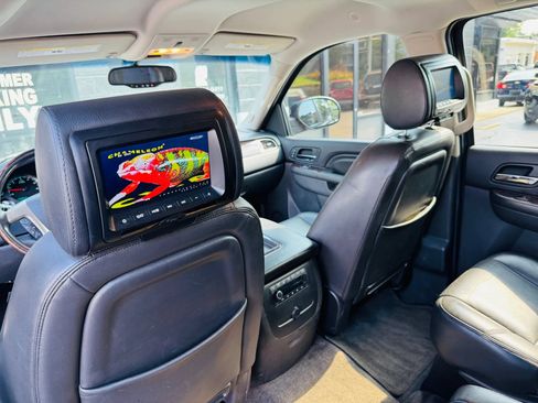Used 2013 GMC Yukon XL Denali AWD/4WD image 24