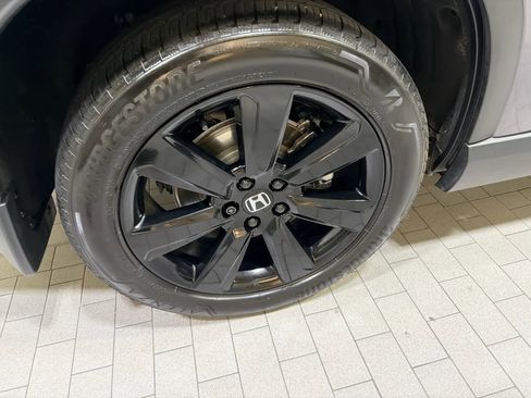 Used 2025 Honda Pilot Black Edition image 9