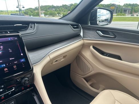 New 2025 Jeep Grand Cherokee L Limited image 41