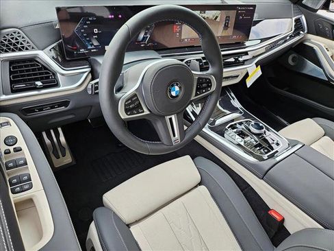 Used 2026 BMW X7 M60i image 3