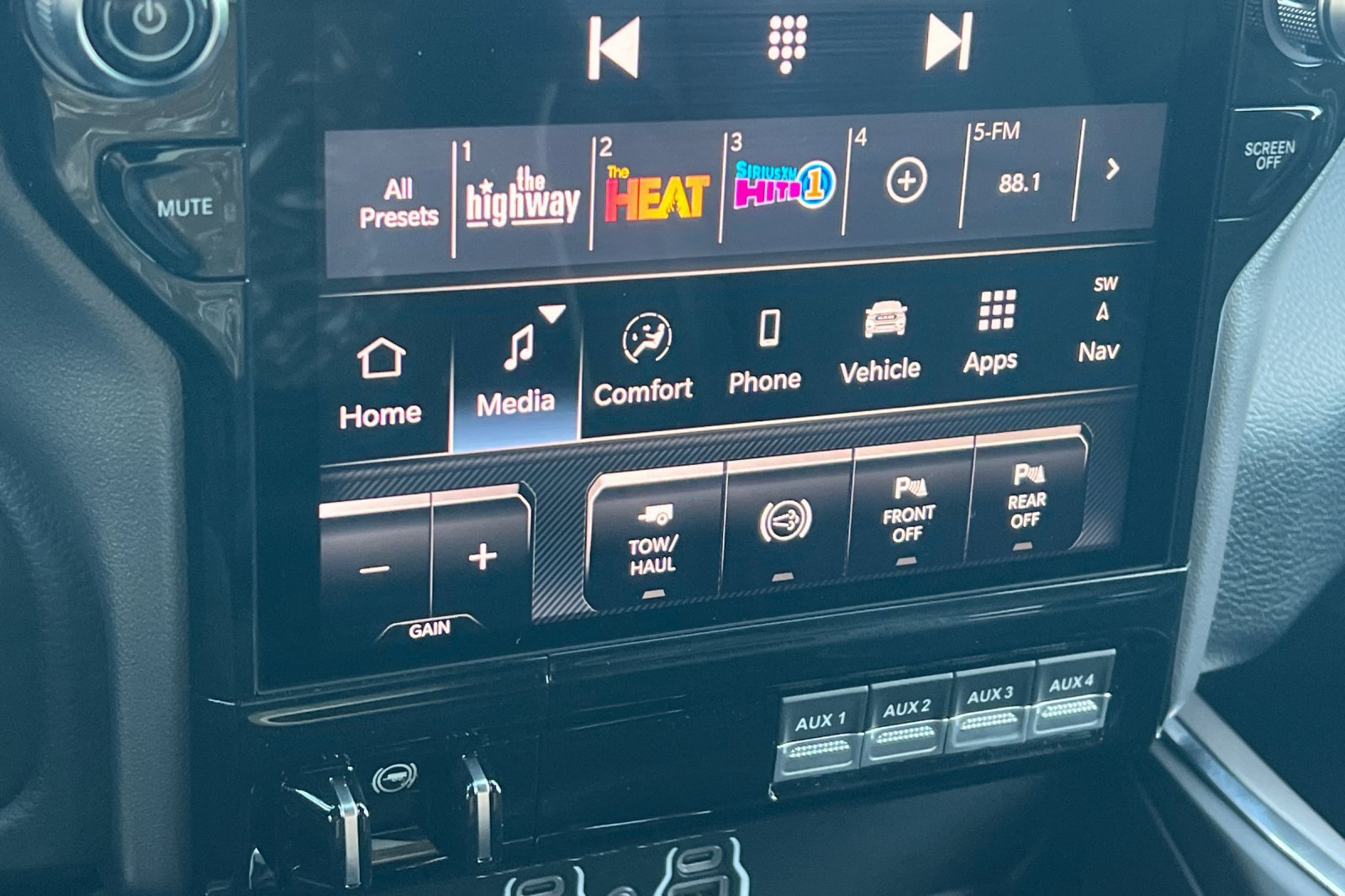 New 2027 RAM 3500 Laramie AWD/4WD image 19
