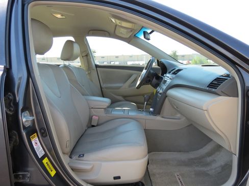 Used 2010 Toyota Camry SE image 31
