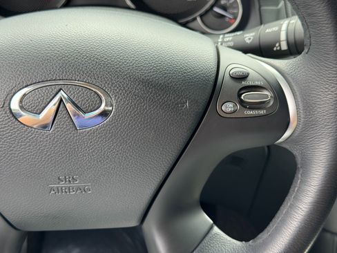 Used 2019 INFINITI Q70 Luxe RWD image 23