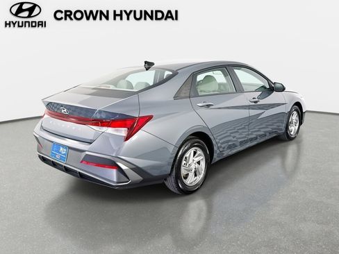 Certified 2025 Hyundai Elantra SE image 5
