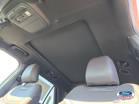 New 2026 Ford Explorer Platinum image 7