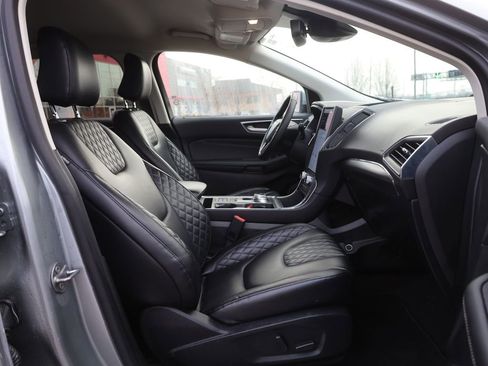 Used 2024 Ford Edge Titanium image 11