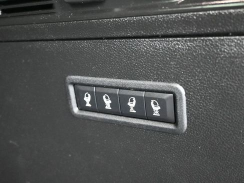 Used 2022 Jeep Wagoneer Series III RWD image 40