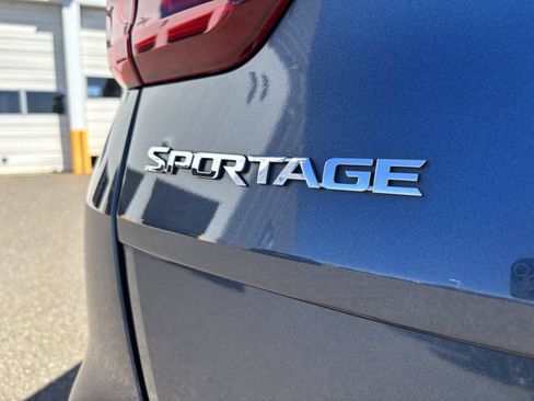 Used 2022 Kia Sportage LX AWD/4WD image 11