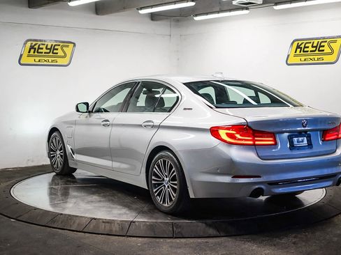 Used 2019 BMW 530e w/ Premium Package image 2
