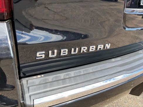 Used 2020 Chevrolet Suburban Premier w/ Premier Plus Edition RWD image 30