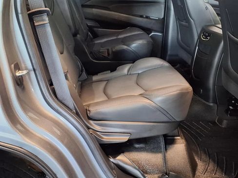Used 2020 Cadillac Escalade Luxury w/ Escalade Sport Edition AWD/4WD image 13