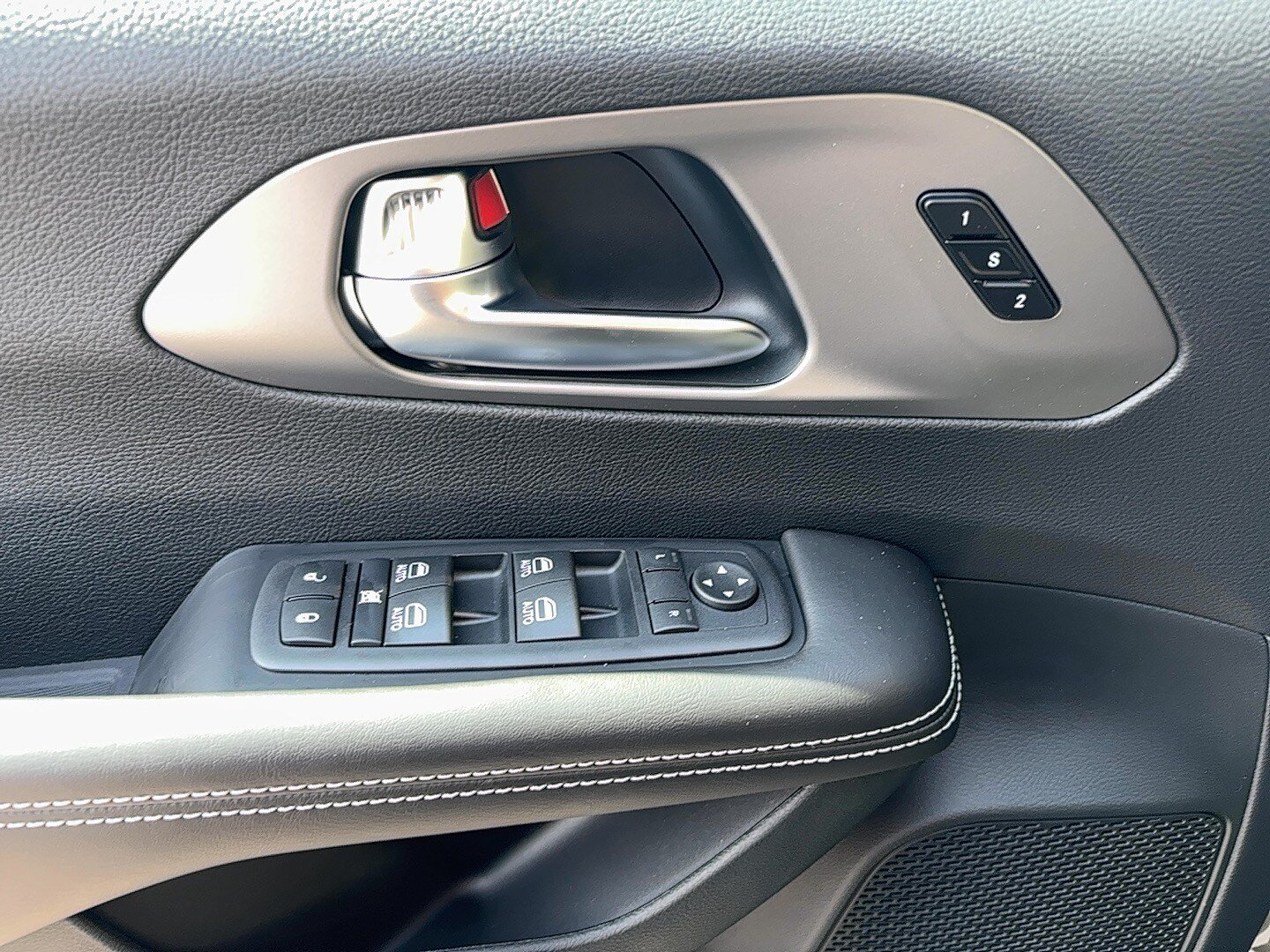 New 2027 Chrysler Pacifica Select AWD/4WD image 23