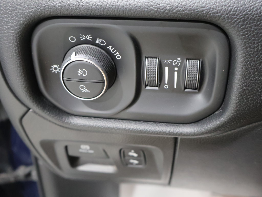 Used 2022 RAM 1500 Laramie AWD/4WD image 30