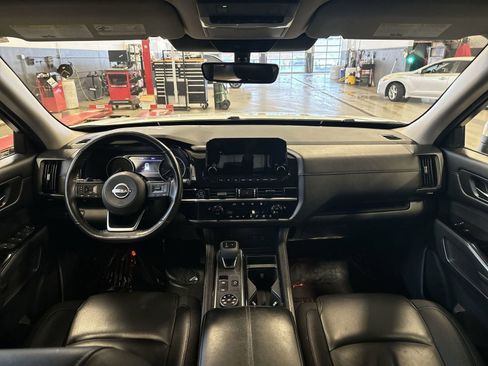 Certified 2024 Nissan Pathfinder SL image 25